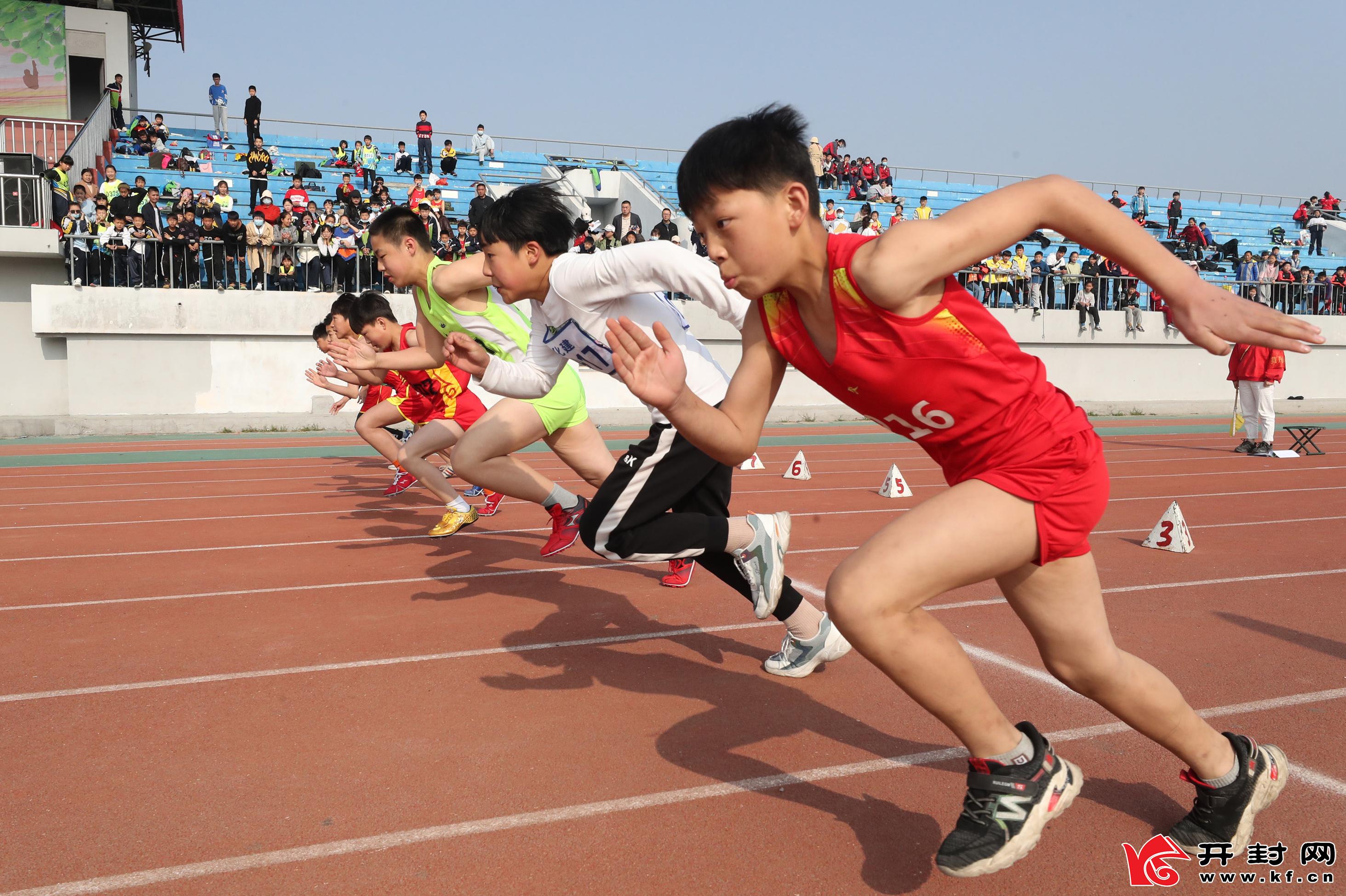 900多名運(yùn)動愛火狐電競網(wǎng)址好者參與野鴨湖馬拉松開跑